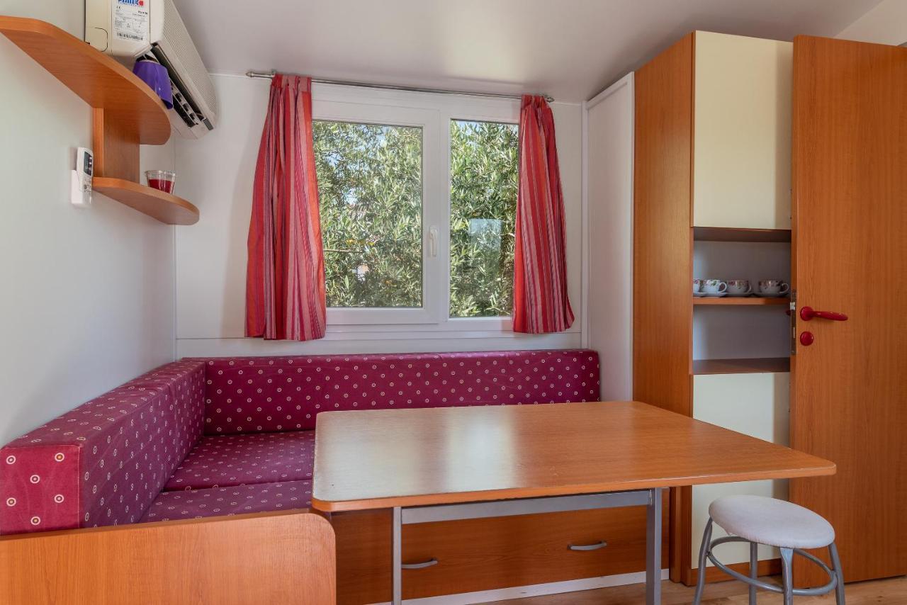 'Olive Grove' Camping House-Near The Beach Divulje Exteriér fotografie